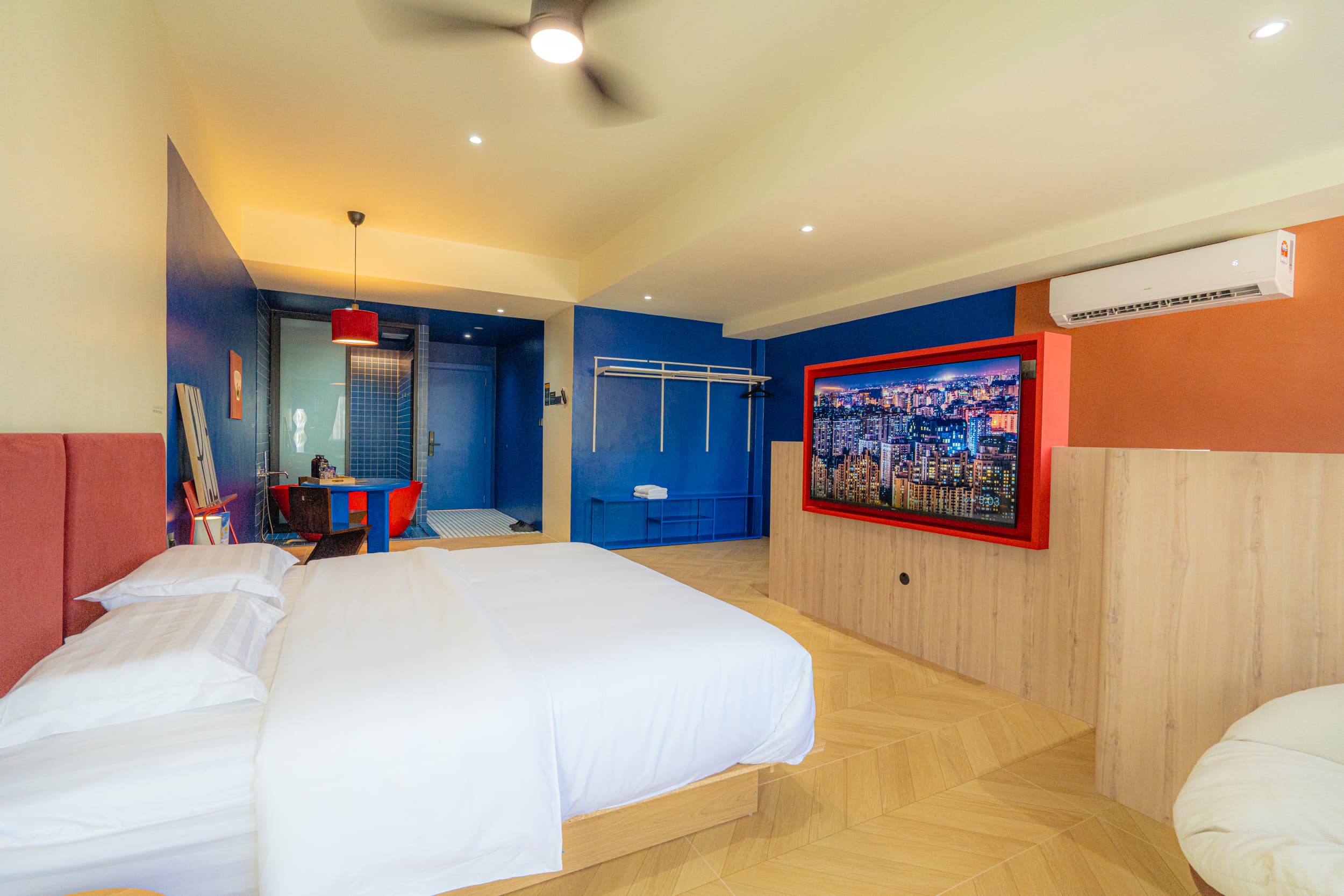 Blue Suite — Work & Chill Studio
