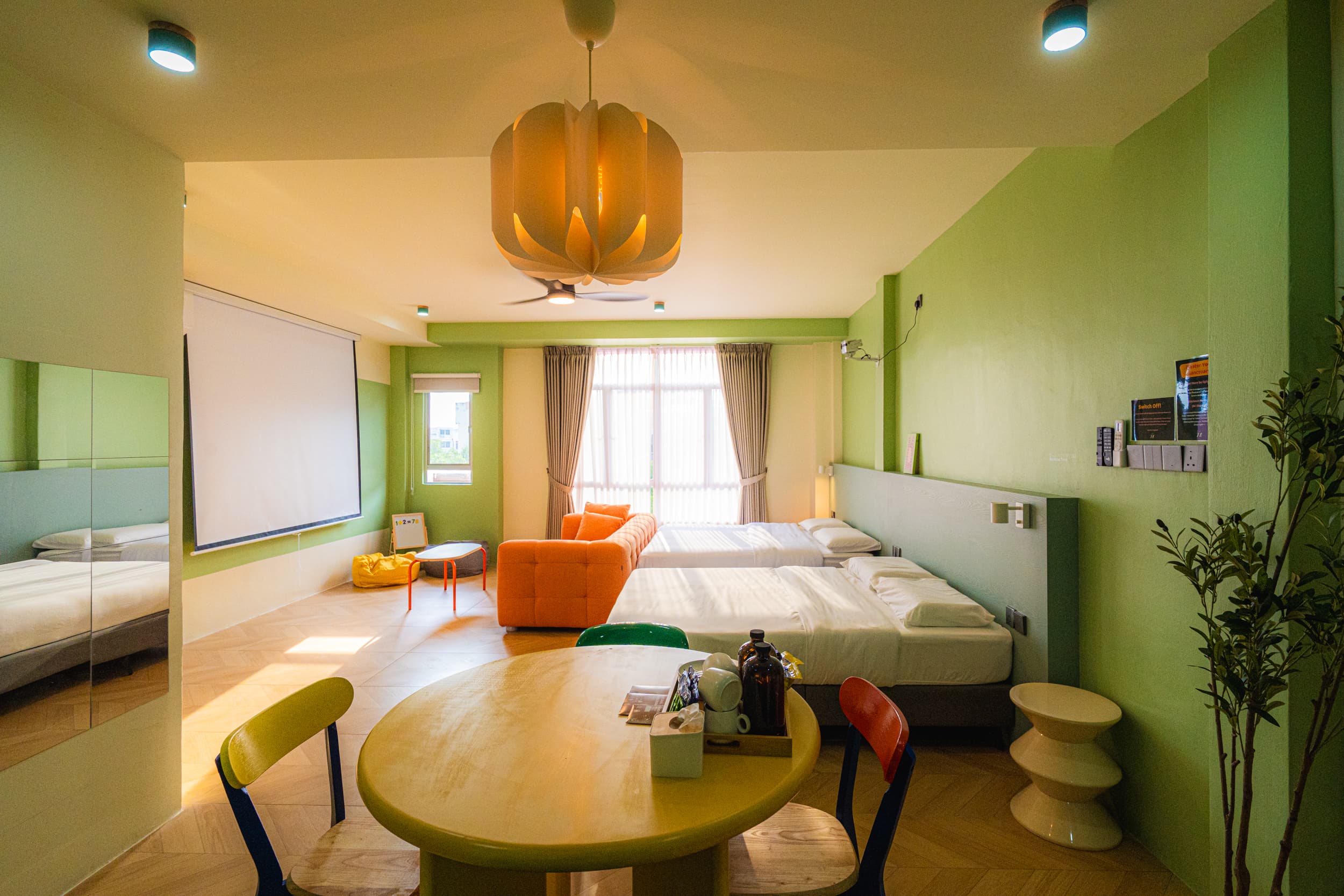 Fam Suite 2 — Green Family Suite