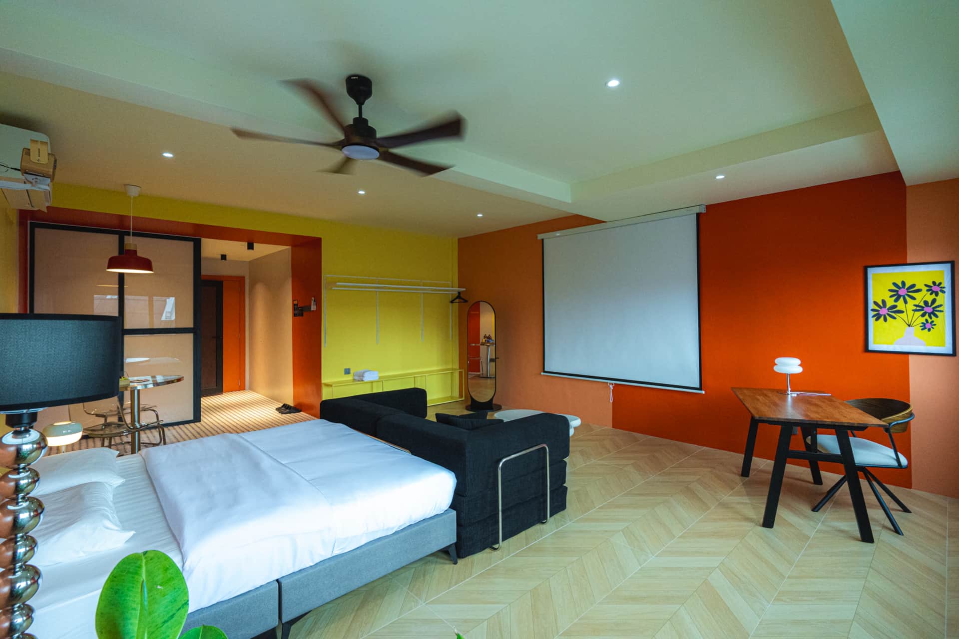 Orange Suite — Couple/Friends Studio